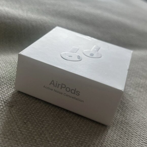 Apple AirPods 4th Generation Bluetooth Earbuds with Active Noise Cancellation - Picture 1 of 8